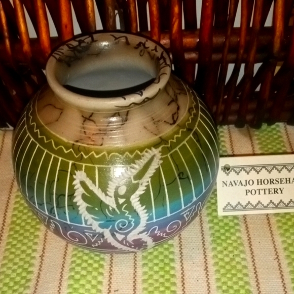 Navajo Horsehair Pottery - Picture 1 of 4